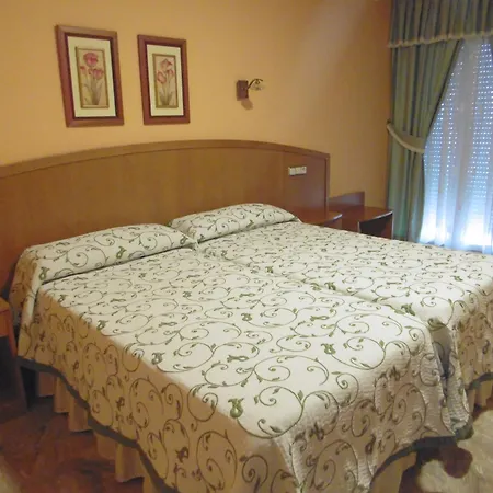 Miramar 2** Superior Hotel 2*
