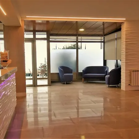 Miramar 2** Superior Hotel 2*