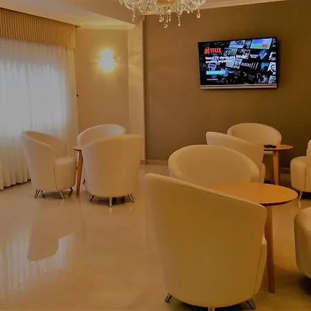 Miramar 2** Superior Hotel