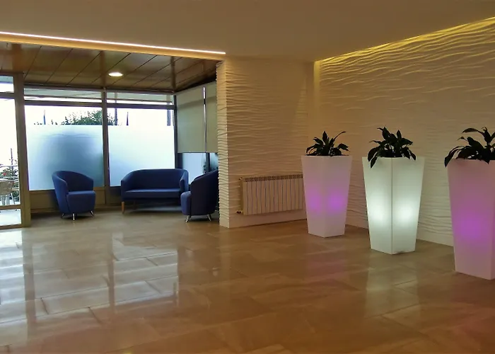 Miramar 2** Superior Otel 2*